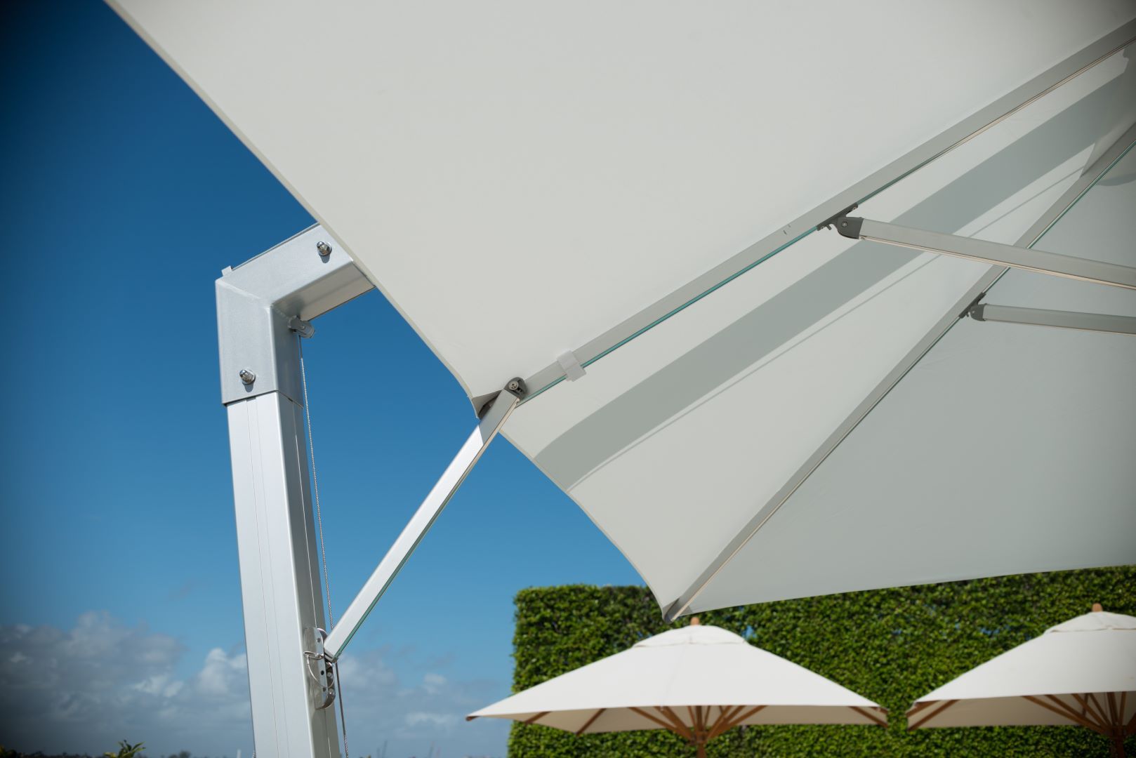 Bambrella Hurricane Side Wind – Heavy Duty Cantilever Parasol - Image 8