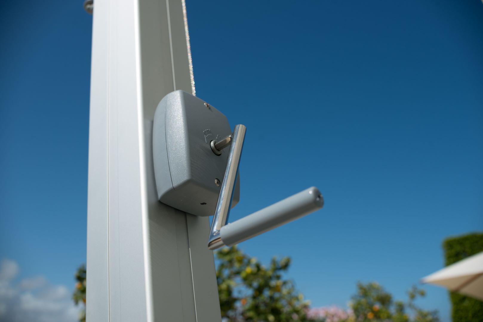 Bambrella Hurricane Side Wind – Heavy Duty Cantilever Parasol - Image 7