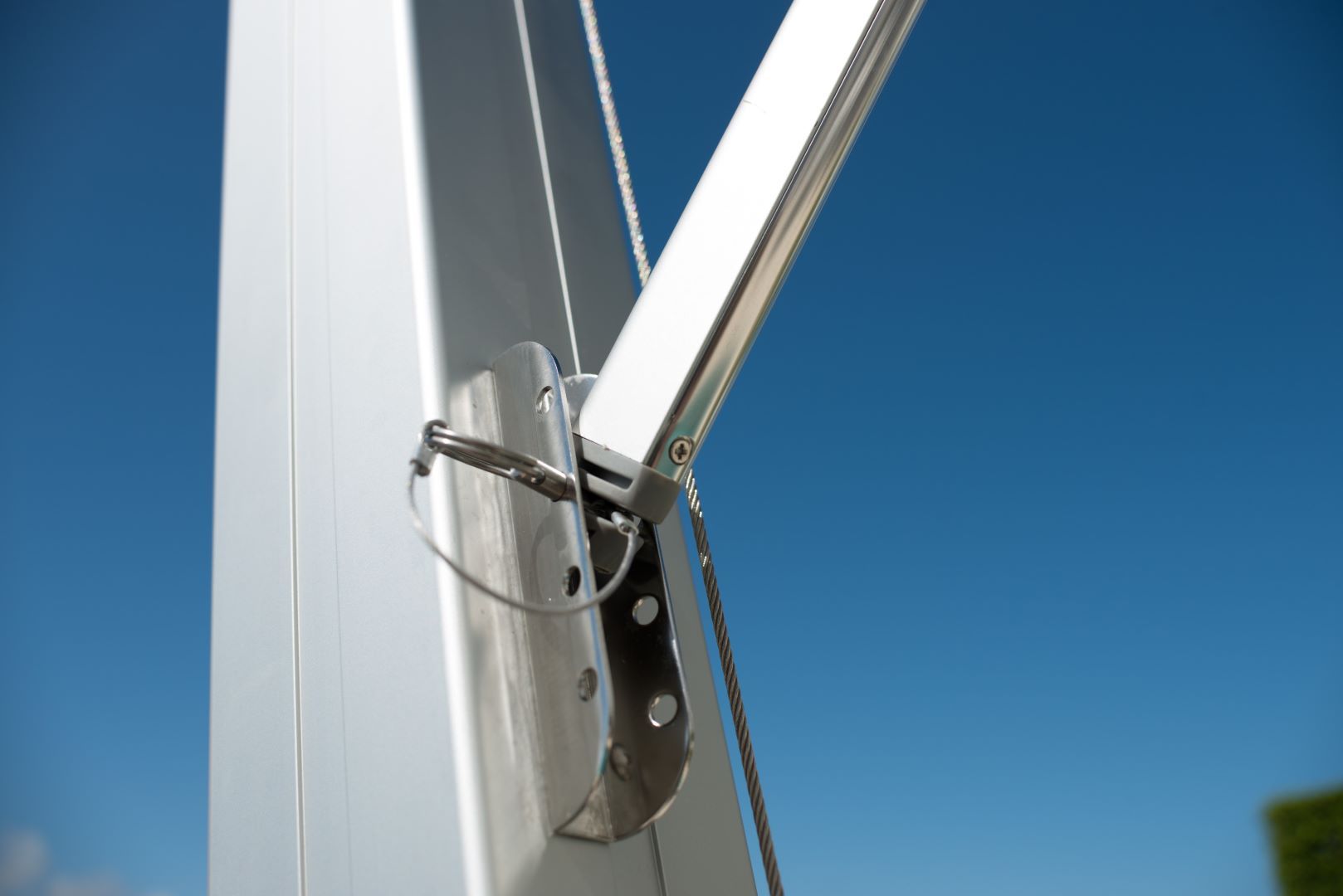 Bambrella Hurricane Side Wind – Heavy Duty Cantilever Parasol - Image 5