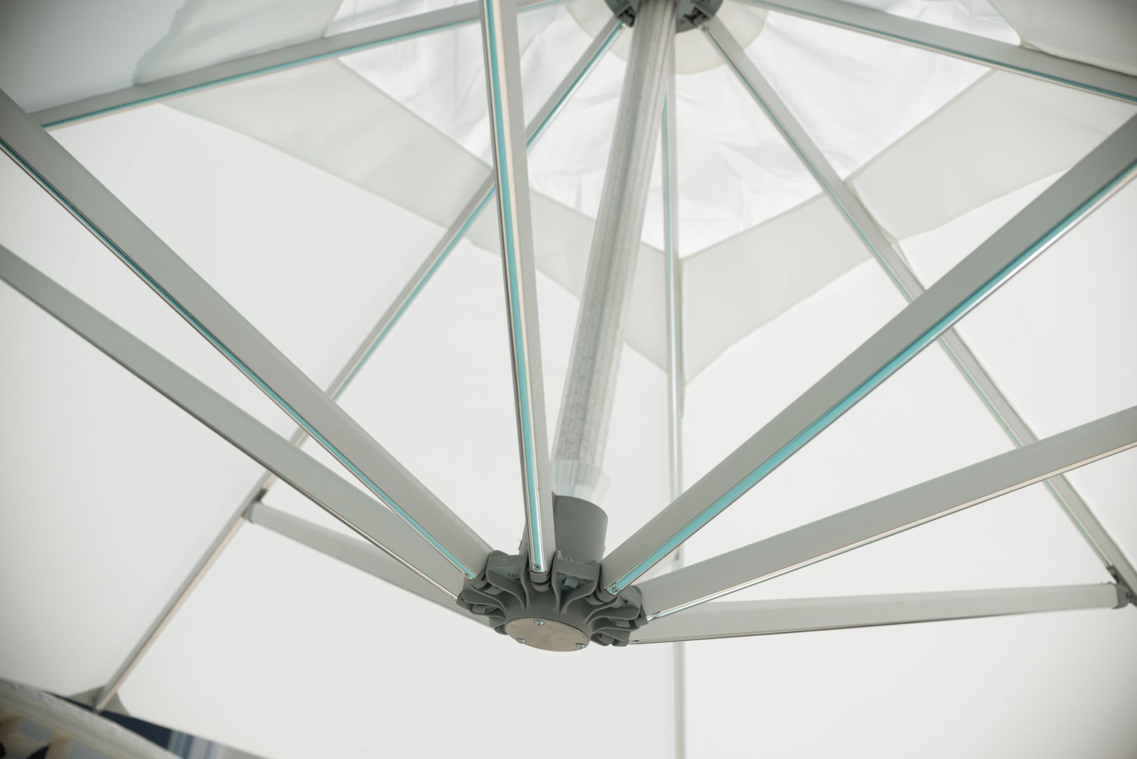 Bambrella Hurricane Side Wind – Heavy Duty Cantilever Parasol - Image 3