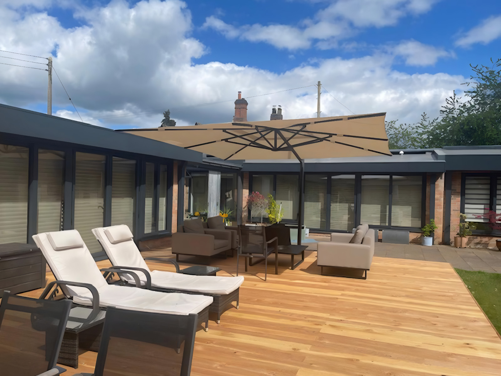 Bambrella Maestro Cantilever Parasol - Image 9