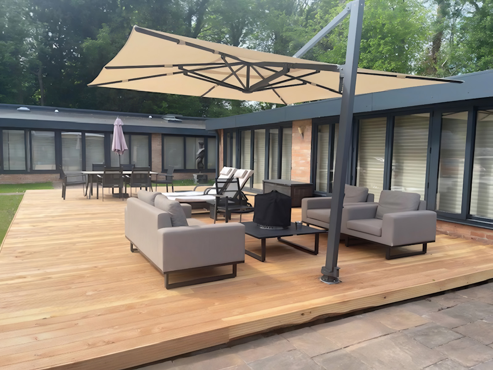 Bambrella Maestro Cantilever Parasol - Image 8