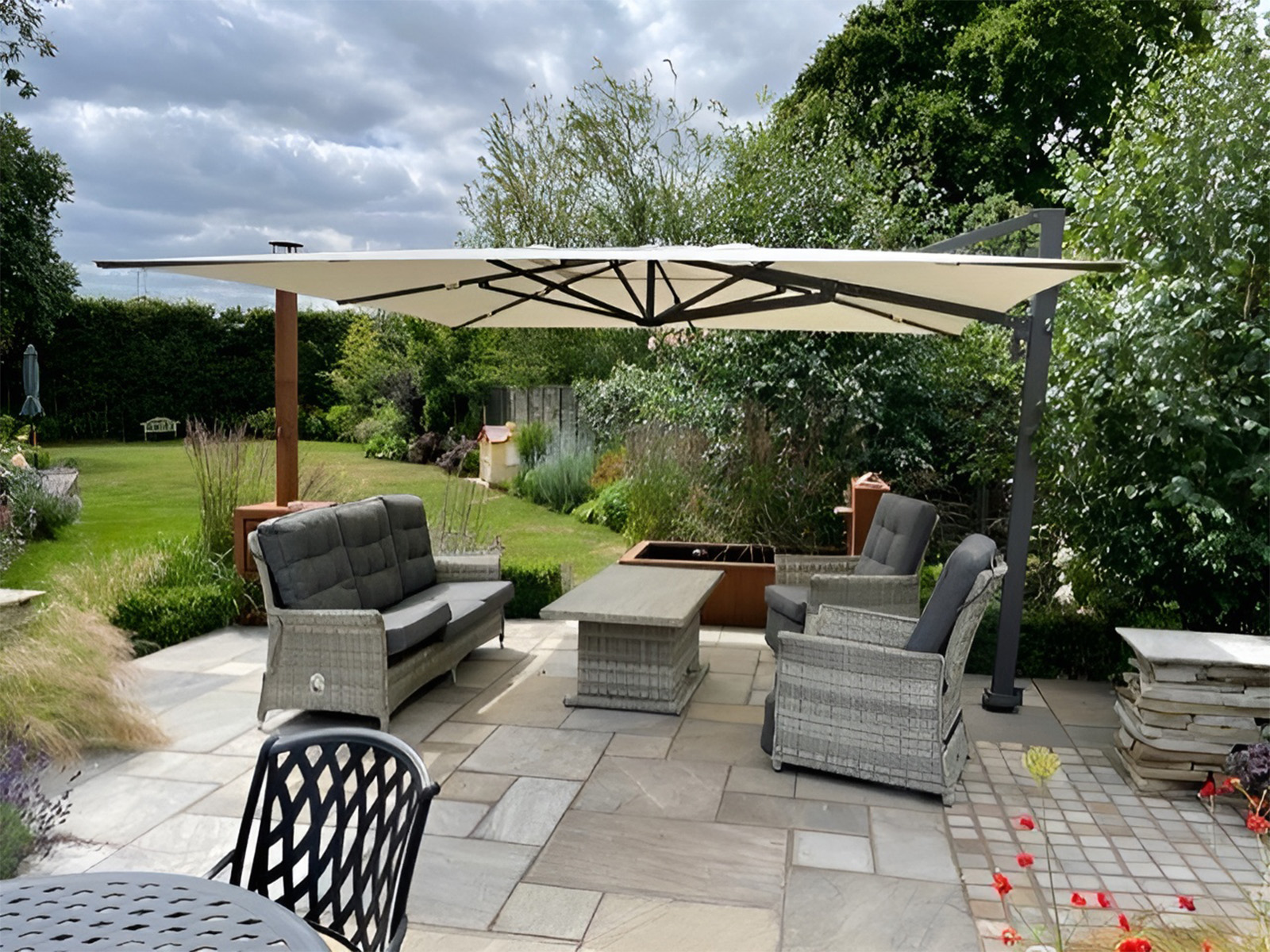 Bambrella Maestro Cantilever Parasol - Image 10