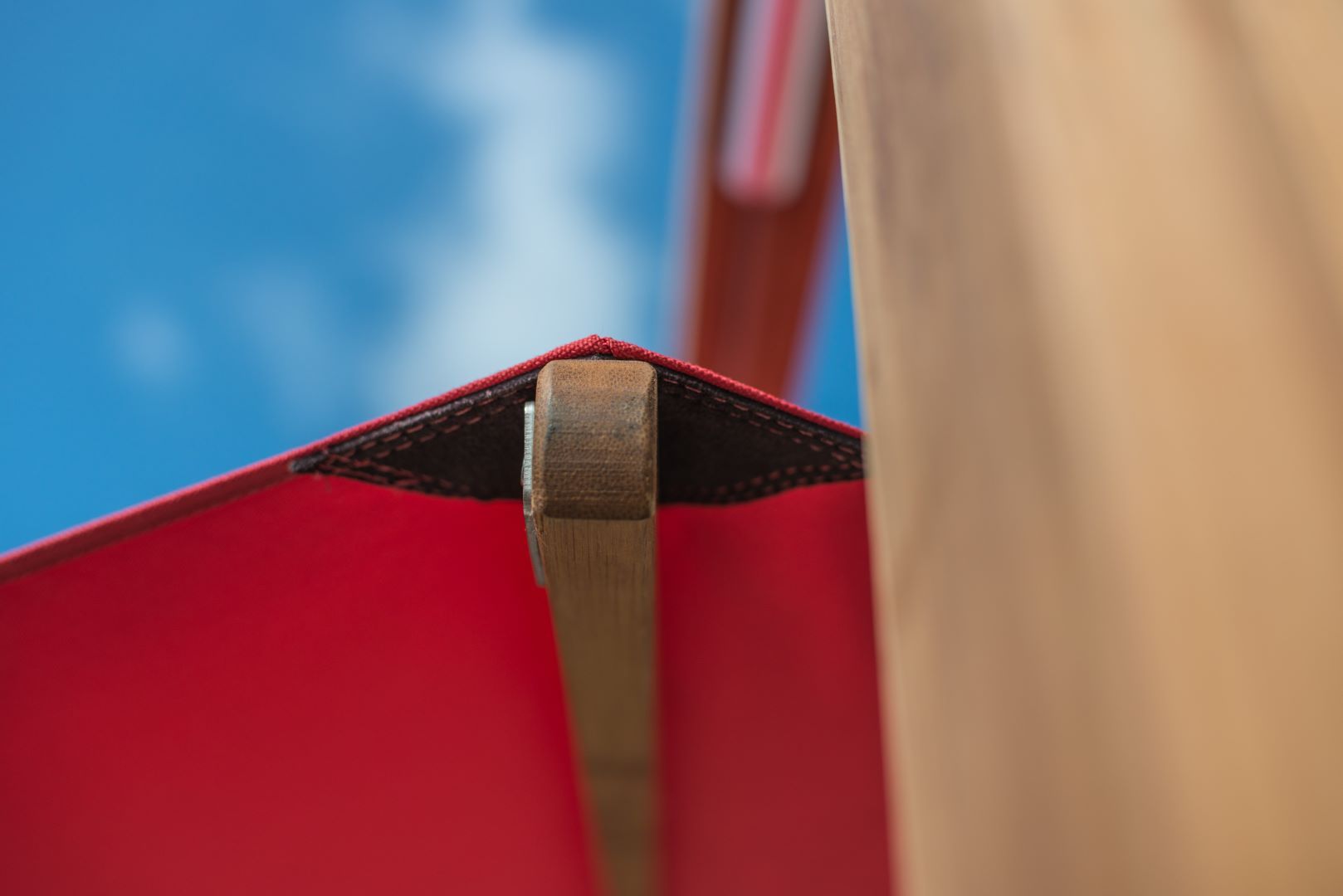 Bambrella Sirocco Side Wind Small Cantilever Parasol - Image 10