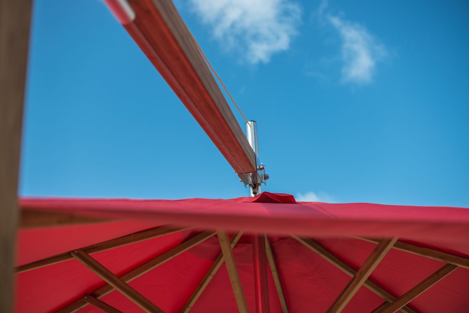 Bambrella Sirocco Side Wind Small Cantilever Parasol - Image 7