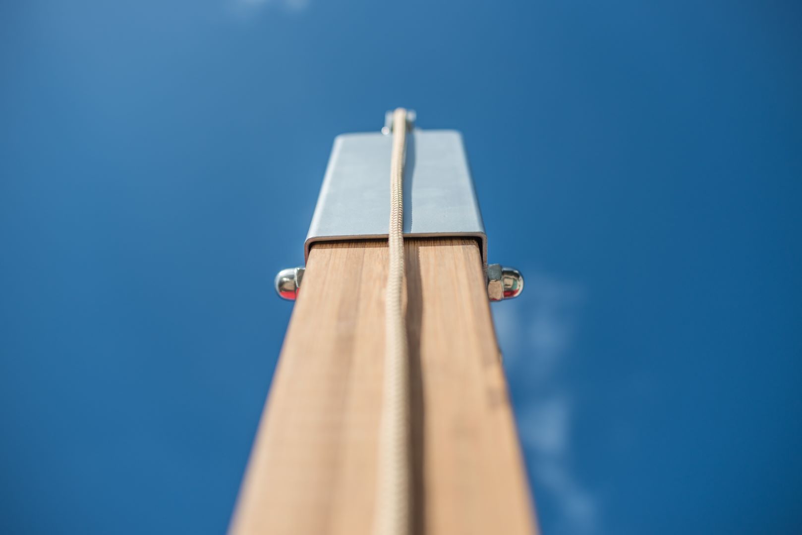 Bambrella Sirocco Side Wind Small Cantilever Parasol - Image 6