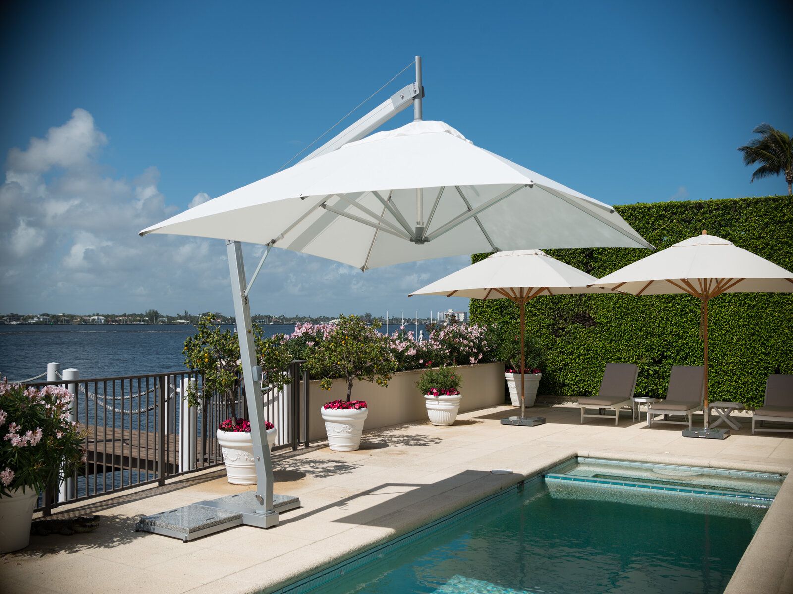 Bambrella Hurricane Side Wind – Heavy Duty Cantilever Parasol - Image 2
